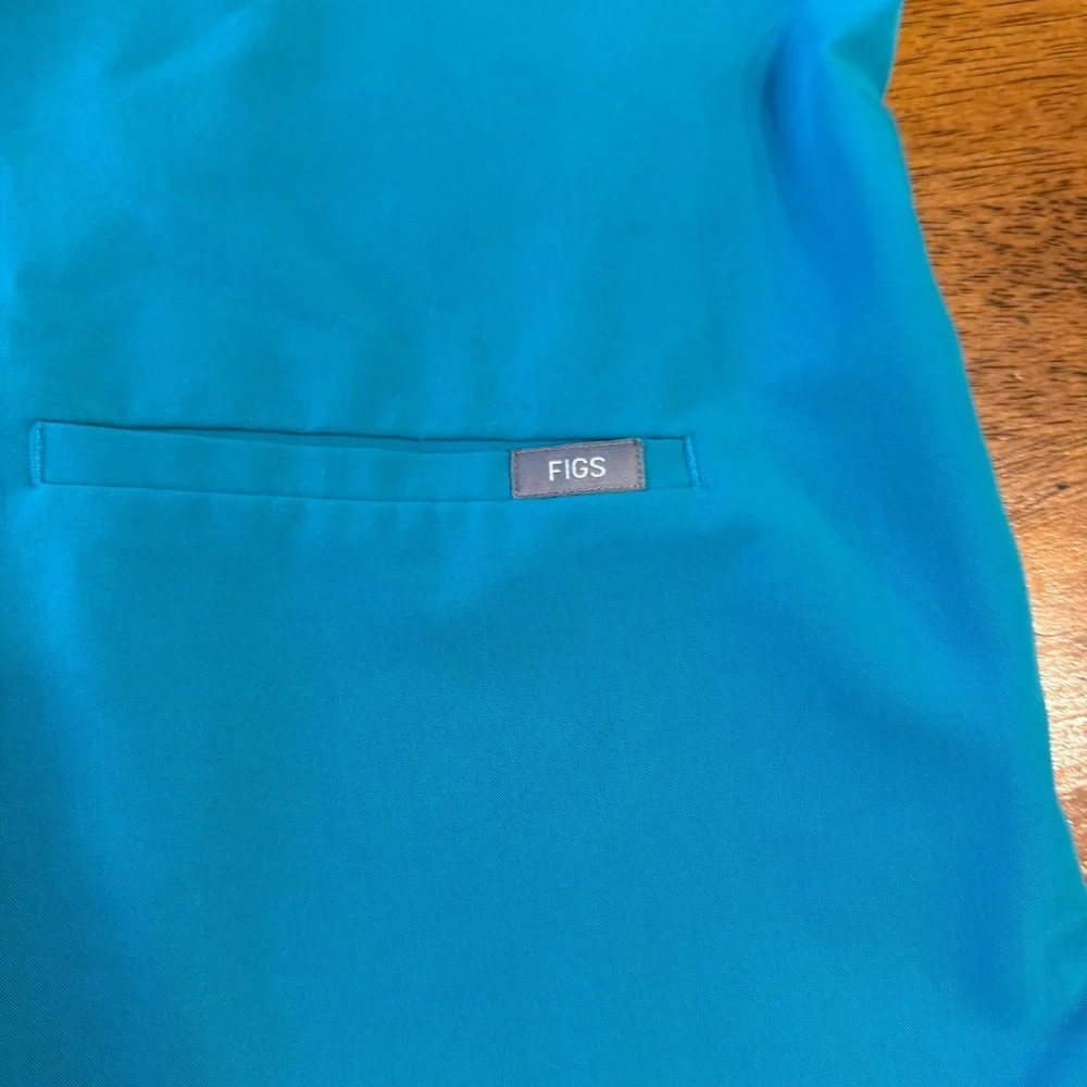 Figs Casma 3 pocket Teal blue V-Neck Scrub Top size xxl PO# 6224 - Picture 2 of 9